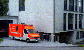 Das Foto zeigt den Standort der Rettungswache Hückeswagen und ein Rettungsfahrzeug 