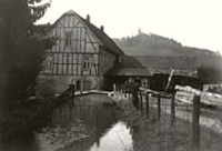 Holsteinsmühle mit Schloss Homburg im Hintergrund, Nümbrecht, um 1930. Heimatbildarchiv des Oberbergischen Kreises 
