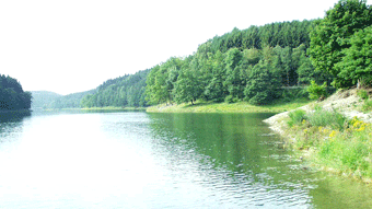 Das Foto zeigt eine Ansicht der Aggertalsperre in Gummersbach Das Foto zeigt eine Ansicht der Aggertalsperre in Gummersbach