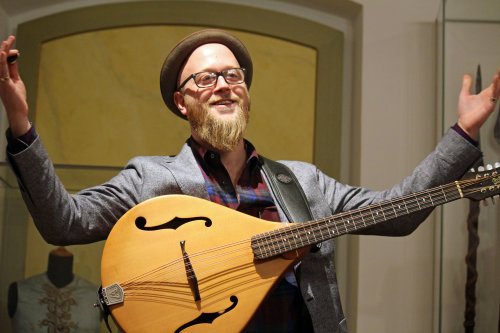 Laukamps musikalische und unterhaltsame Vielfalt begeisterte sein Publikum (Foto: OBK). 