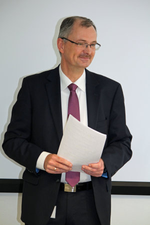 Dr. Thomas Neumer, Geschäftsführer der Montaplast GmbH setzt auf qualifizierte Nachwuchsförderung vor Ort. (Foto: OBK)