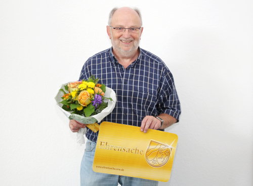 Hermann Sommer erhielt die 100. Ehrenamtskarte, die durch den Oberbergischen Kreis ausgegeben wurde. (Foto: OBK)
