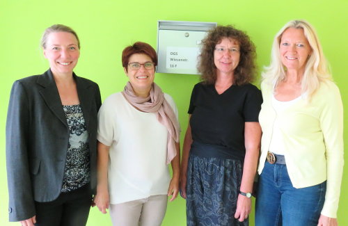 Suse Düring-Hesse (Leiterin des KI, v.l.), Erika Waedt (KI), OGS-Leiterin Heike Zumpe und Gabi Hamacher (IB Waldbröl)freuen sich, dass die Kooperation nach der Ferienaktion fortgesetzt wird. (Foto: OBK)