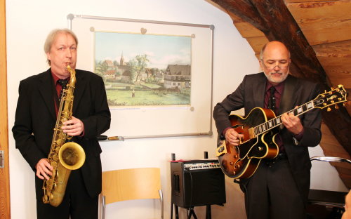 Das Duo Aschenbrenner/Trost sorgte für die musikalische Begleitung der Veranstaltung. (Foto: OBK)