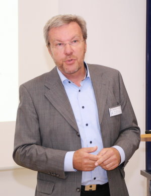 Dr. Manfred Klemm (Vorstandsmitglied Regionales Gesundheitsnetz Leverkusen eG) präsentierte Ergebnisse einer Auswertung des Verbandes der spezialisierten Palliativ-Teams in Nordrhein. (Foto: OBK)
