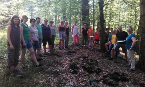 Den praktischen Teil der Fortbildung absolvierte die Gruppe im Nümbrechter Wald. (Foto: OBK)