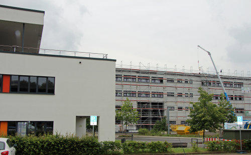 Der Erweiterungsbau wird in unmittelbarer Nachbarschaft der bestehenden Akademie Gesundheitswirtschaft und Senioren an der Steinmüllerallee errichtet.(Foto: OBK) Der Erweiterungsbau wird in unmittelbarer Nachbarschaft der bestehenden Akademie Gesundheitswirtschaft und Senioren an der Steinmüllerallee errichtet.(Foto: OBK)