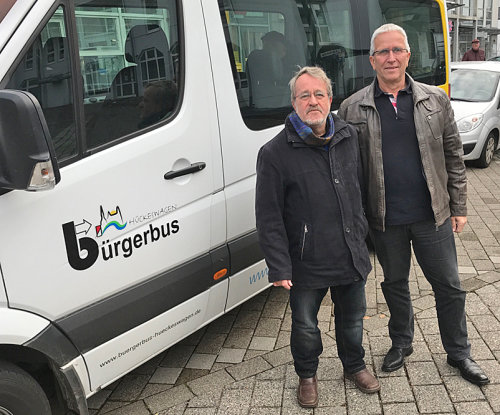 Reinhard Schneider (Leiter des Leitungsstabs, r.) unterstützte Bürgerbusfahrer Hans-Dieter Tillemans in Hückeswagen.(Foto: OBK)