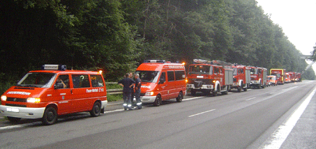 Die Fahrzeuge aus dem Oberbergischen Kreis sammeln sich auf der A 4 
