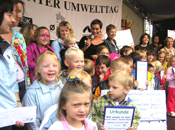 Das Foto zeigt die Gewinner des Umweltpreises für Kinder anlässlich des Bunten Umwelttages 2005. Das Foto zeigt die Gewinner des Umweltpreises für Kinder anlässlich des Bunten Umwelttages 2005.