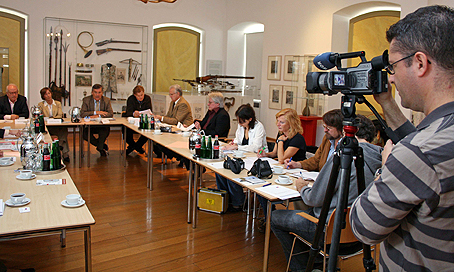 Das Foto zeigt die Pressekonferenz im Jagdsaal von Schloss Homburg. (Foto: OBK) Das Foto zeigt die Pressekonferenz im Jagdsaal von Schloss Homburg. (Foto: OBK)