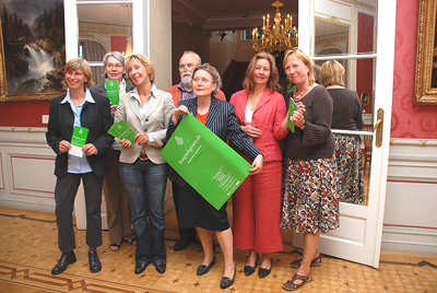 v.l.n.r. Sabine Eucken M.A.( Kultur- und Museumsamt Oberbergischer Kreis), Gabriele John (Stadtarchivs Leverkusen), Dr. Gudrun Sievers-Flägel (Kultur- und Museumsamt Oberber-gischer Kreis), Dr. Wolfgang Vomm (galerie + schloss e.V. Bergisch Gladbach), Susanne Bonenkamp M.A. (Kulturreferentin Rheinisch-Bergischer Kreis), Dr. Vera Thiel (Kulturbüro Stadt Solingen), Dorothea Corts (galerie + schloss e.V.)