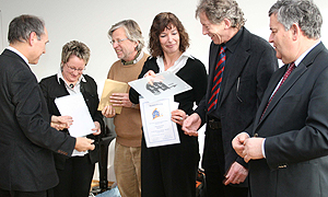 Übergabe der Urkunde an die Gesamtschule Waldbröl (alle Fotos: OBK)