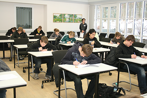 Für 15 Multiple-Choice-Fragen (Ankreuztest) hatten die Schüler zehn Minuten Zeit (Foto: OBK)