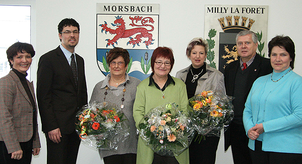 Sylke Görres, Jörg Bukowski, Christel Schneider, Trudi Zielenbach, Martina Schmidt, Dr. Jorg Nürmberger und Birgit Steuer eröffneten den ersten Stützpunkt für Freiwillige in Morsbach. (Foto: KR)