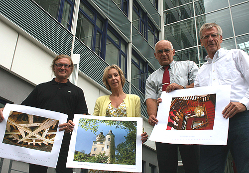 Rainer Gaertner, Gudrun Sievers-Flägel, Werner Krüger und Bernd Hombach stellten den Kunstkalender Schloss Homburg vor. (Foto: OBK)