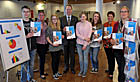 Kreisdirektor Jochen Hagt mit Schülerinnen, Schülern und einer Lehrererin beim Presstermin Kreisdirektor Jochen Hagt mit Schülerinnen, Schülern und einer Lehrererin beim Presstermin