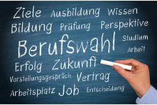 Tafel mit verschiedenen Begriffen zum Thema Berufsorientierung