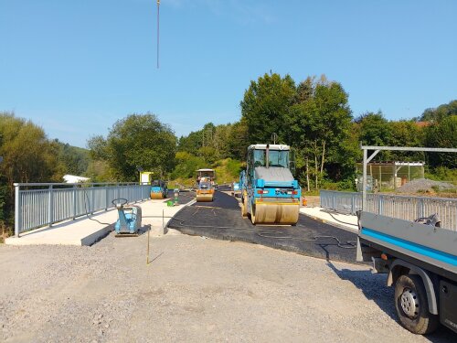 Die Othebachbrücke wurde 2024 komplett erneuert. Im Zuge der Gewährleistung muss schadhafter Beton im Bereich der Brückenköpfe abgetragen und erneuert werden. (Foto: OBK) 