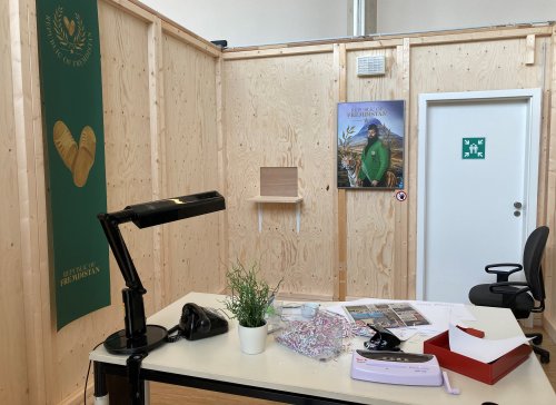 Mit der Registrierung in „Fremdistan“ stehen die Besucherinnen und Besucher des Escape-Rooms vor ihrer ersten Herausforderung. (Foto: OBK) Mit der Registrierung in „Fremdistan“ stehen die Besucherinnen und Besucher des Escape-Rooms vor ihrer ersten Herausforderung. (Foto: OBK)