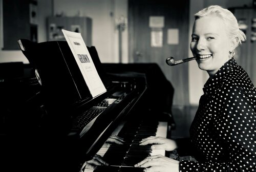 Die Pianistin Nadia Singer präsentiert „George Gershwin – The Wonderboy“ am Samstag, 21. Februar um 19:00 Uhr auf Schloss Homburg. (Foto: Nadia Singer). 