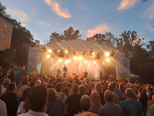 Die Kölner Band Kasalla rockt am 10. Juli 2026 die Open Air Bühne auf Schloss Homburg. (Foto: OBK)