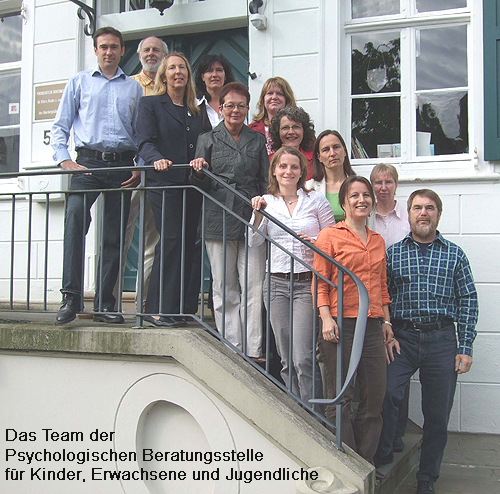 Das Team der Psychologischen Beratungsstelle mit (v.l.)  Alexander Elwert, Dr. Hubert Mackenberg, Anita Keren-Leininger, Bettina Eigenbrodt-Nobis, Ute Reinert, Kerstin Sauer, Birgit Deppenkemper-Lermen, Alexandra Wackermann, Elisabeth Wessel, Ulrike Müller, Jutta Grave-Arnold, Gerhard Hermann (Foto: G. Hermann, OBK)