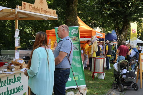 Die Info-Stände auf dem Bergischen Landschaftstag waren wieder sehr gut besucht. (Foto: OBK)