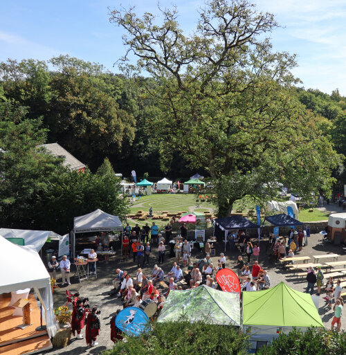 Mehr als 50 Aussteller präsentierten ein reichhaltiges Angebot rund um Natur, Kulturlandschaft, Landnutzung, regionale Produkte, Freizeit, Tourismus und Leben in der Region. (Foto: OBK) Mehr als 50 Aussteller präsentierten ein reichhaltiges Angebot rund um Natur, Kulturlandschaft, Landnutzung, regionale Produkte, Freizeit, Tourismus und Leben in der Region. (Foto: OBK)