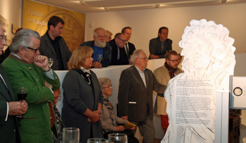Die ersten Gäste folgten gespannt der Einführung zur Sonderausstellung (Foto:OBK)