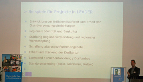 Die vielfältigen Chancen einer "LEADER-Region" hat Dr. Frank Bröckling in einem kurzweiligen Vortrag vermittelt (Foto:OBK) 