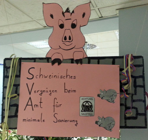 Im Straßenverkehrsamt sind an Karneval 2014 die Schweine los (Foto:OBK)