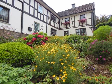 Bergisches Fachwerkhaus mit Garten in Reichshof-Freckhausen