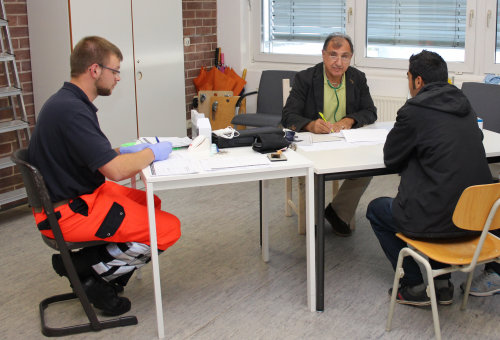 Dr. Barat Bator ist bereits pensioniert und hilft freiwillig in Strombach. (Foto: OBK)