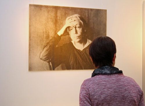 Zahlreiche Fotografien zeigen die private Käthe Kollwitz (Foto: OBK)