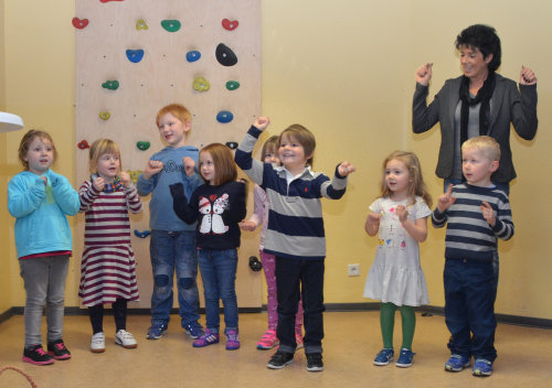 Kinder der Johanniter-Kita Schnellenbach begrüßten die Gäste mit einem Liedvortrag. (Foto:OBK)