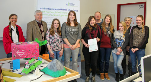 Über Platz zwei und die erstattete Startgebühr in Höhe von 100 Euro freuten sich die Schülerinnen der Gesamtschule Marienheide. (Foto: OBK)