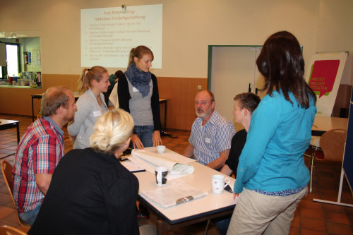 Die Teilnehmer tauschten sich in Gruppen über ihre Erfahrungen aus. (Foto: OBK)