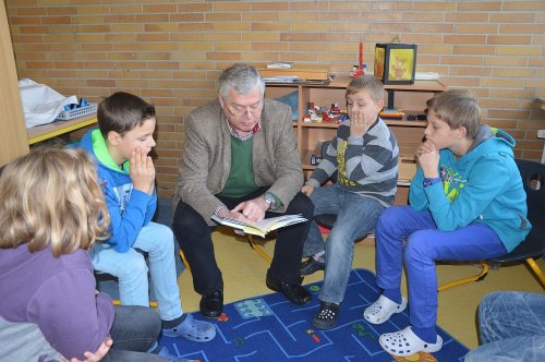 Freude am (Vor)-Lesen: Jorg Nürmberger, Sozialdezernent des Oberbergischen Kreises (Foto:OBK)