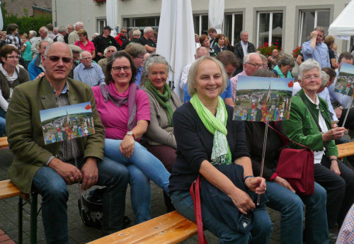 Spannung: die Delegation aus Kreuzberg wartet auf die Ergebnisse (Foto:OBK)
