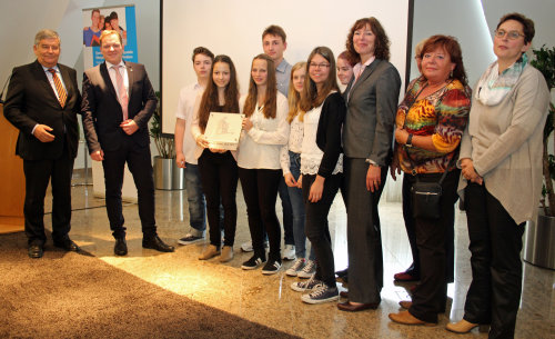 Die Gesamtschule Waldbröl freut sich über die Rezertifizierung (Foto:OBK).