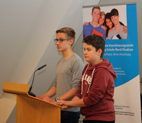 Marco Welter und Martin Kandlen stellten Maßnahmen zur Berufsorientierung an der Städtischen Realschule Bergneustadt vor (Foto:OBK). Marco Welter und Martin Kandlen stellten Maßnahmen zur Berufsorientierung an der Städtischen Realschule Bergneustadt vor (Foto:OBK).