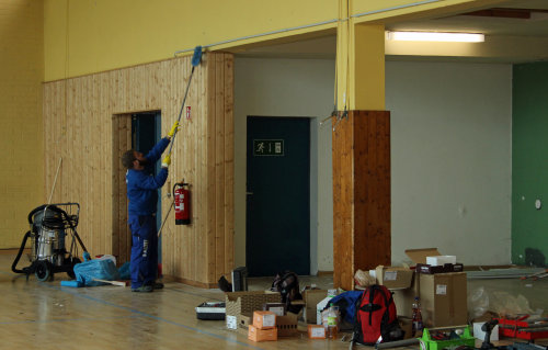 Bis kurz vor Unterbringung der Flüchtlinge wurde an der Herrichtung der Gebäude gearbeitet (Foto:OBK) Bis kurz vor Unterbringung der Flüchtlinge wurde an der Herrichtung der Gebäude gearbeitet (Foto:OBK)