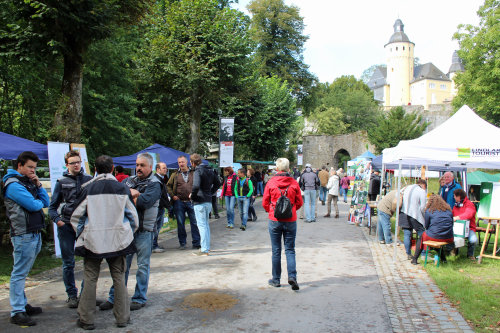 Vielfältiges Miteinander: Jäger, OVAG, Landfrauen, Aggerenergie, Naturschutz und altes Handwerk nah beieinander. (Foto:OBK) Vielfältiges Miteinander: Jäger, OVAG, Landfrauen, Aggerenergie, Naturschutz und altes Handwerk nah beieinander. (Foto:OBK)