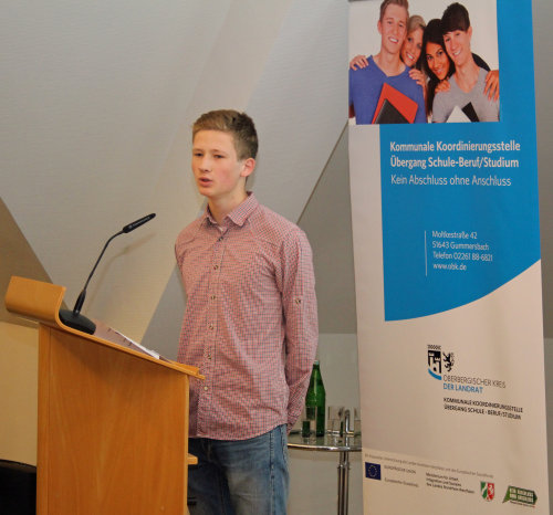 Benedikt Diederichs erläuterte die Projekte zur Berufsorientierung an der Gesamtschule Reichshof (Foto:OBK). Benedikt Diederichs erläuterte die Projekte zur Berufsorientierung an der Gesamtschule Reichshof (Foto:OBK).