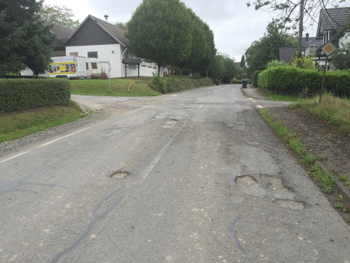 Die Kreisstraße 17 zwischen Gaderoth und Oberbreidenbach. (Foto: OBK)