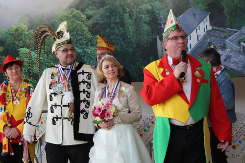 Prinz Dirk und Prinzessin Olga führen die Jecken der Karnevalsgesellschaft Rua Kapaaf aus Radevormwald an. (Foto:OBK)