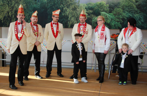 Präsident Marcel Sausner vom Karnevalsverein Rot-Weiß Fenke reiste mit erfahrenen Karnevalisten und jeckem Nachwuchs zum Tollitätenempfang. (Foto: OBK)