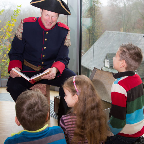 Die Kinder erhalten die Chance Käpt'n Book persönlich zu treffen. (Foto: Sebastian Frankowski)