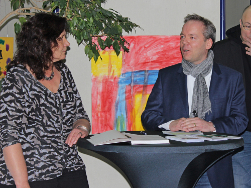 Rita Pack (Initiatorin des Treffpunkt Lebensfreude) und Kulturdezernent Klaus Grootens. (Foto: OBK)